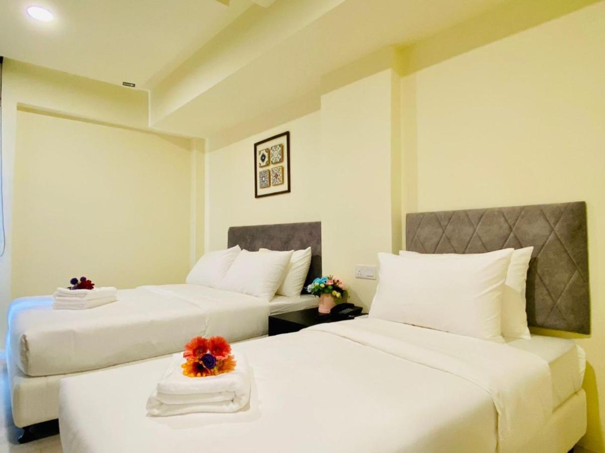 Bishop Hotel George Town Bagian luar foto