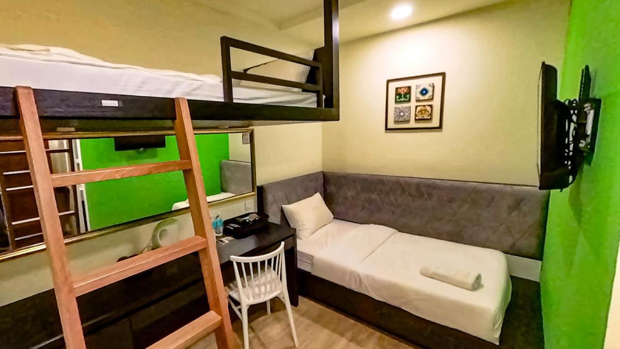 Bishop Hotel George Town Bagian luar foto