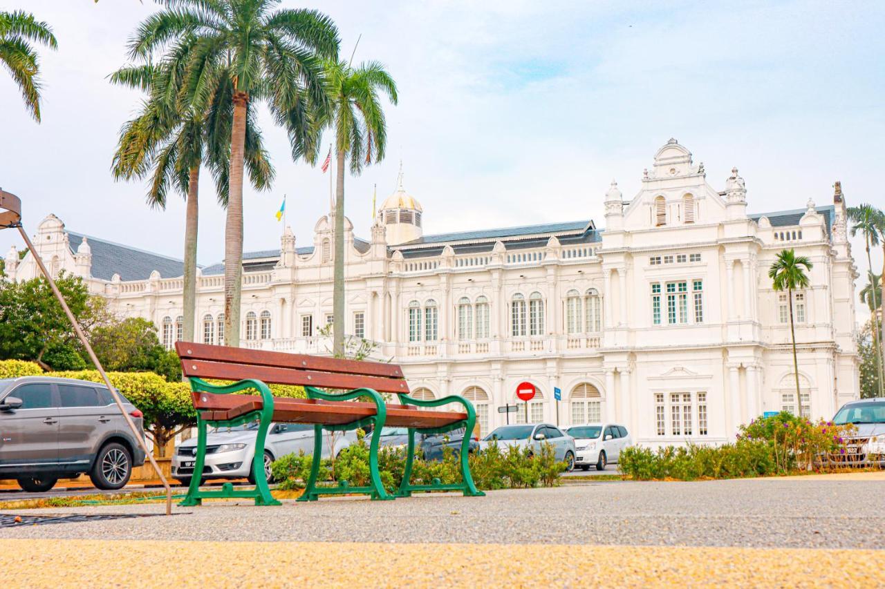 Bishop Hotel George Town Bagian luar foto