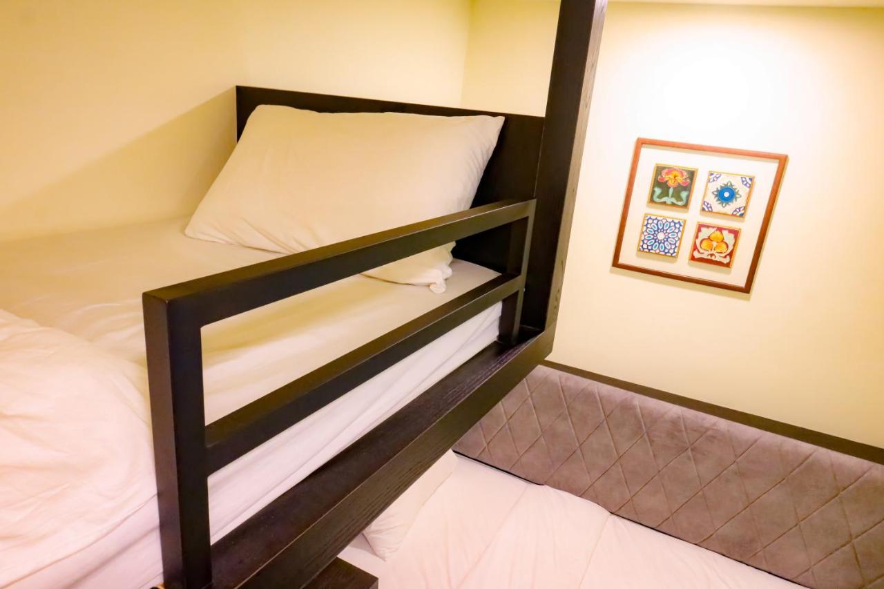 Bishop Hotel George Town Bagian luar foto