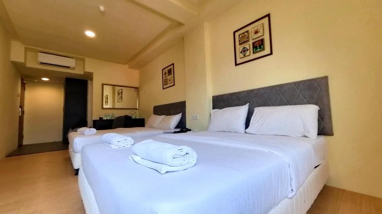 Bishop Hotel George Town Bagian luar foto