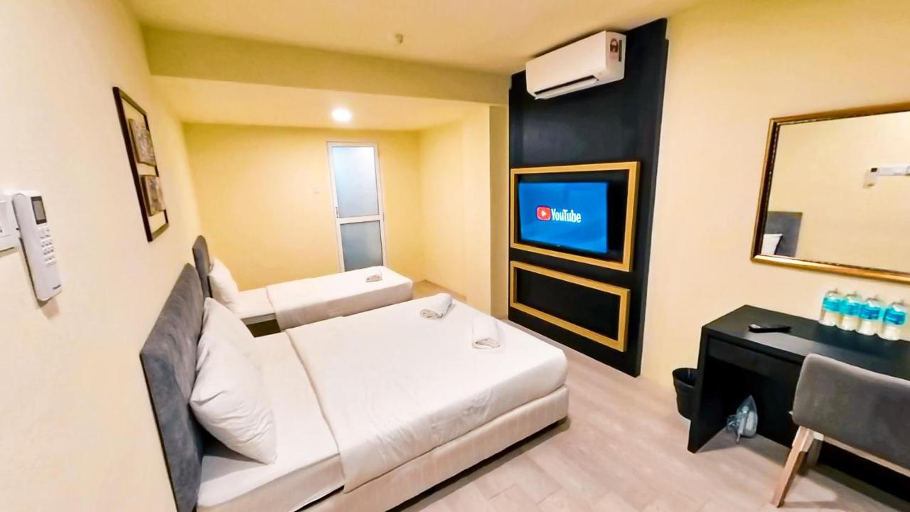 Bishop Hotel George Town Bagian luar foto