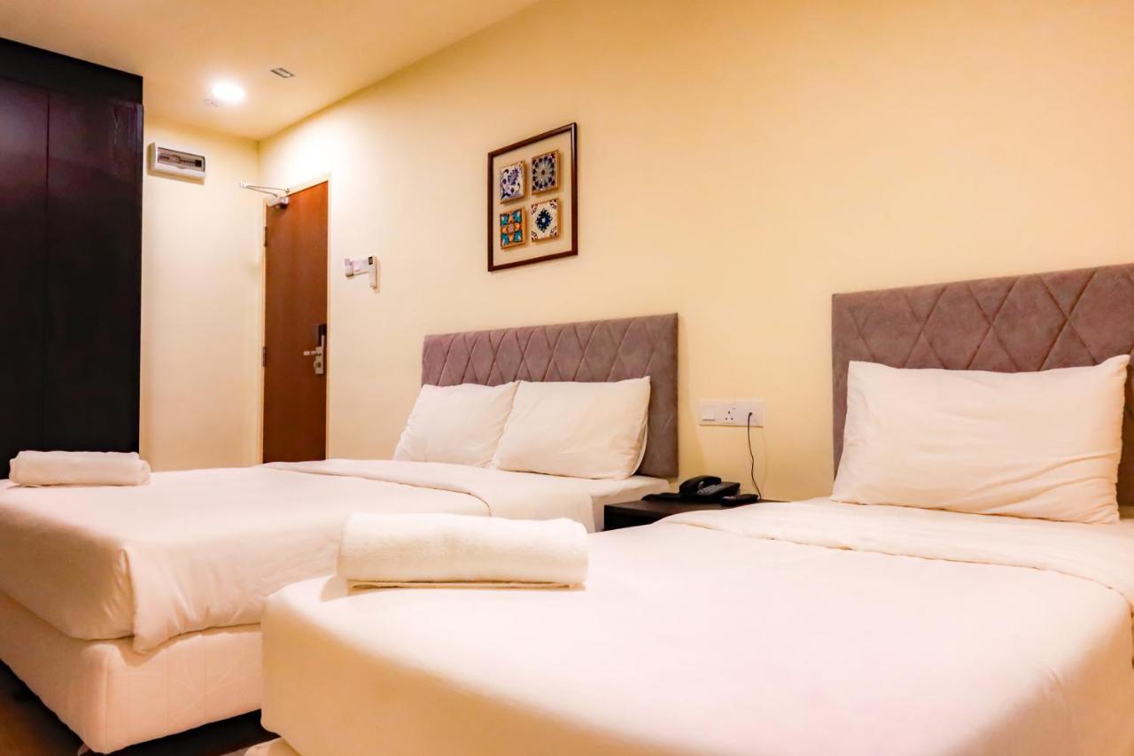 Bishop Hotel George Town Bagian luar foto