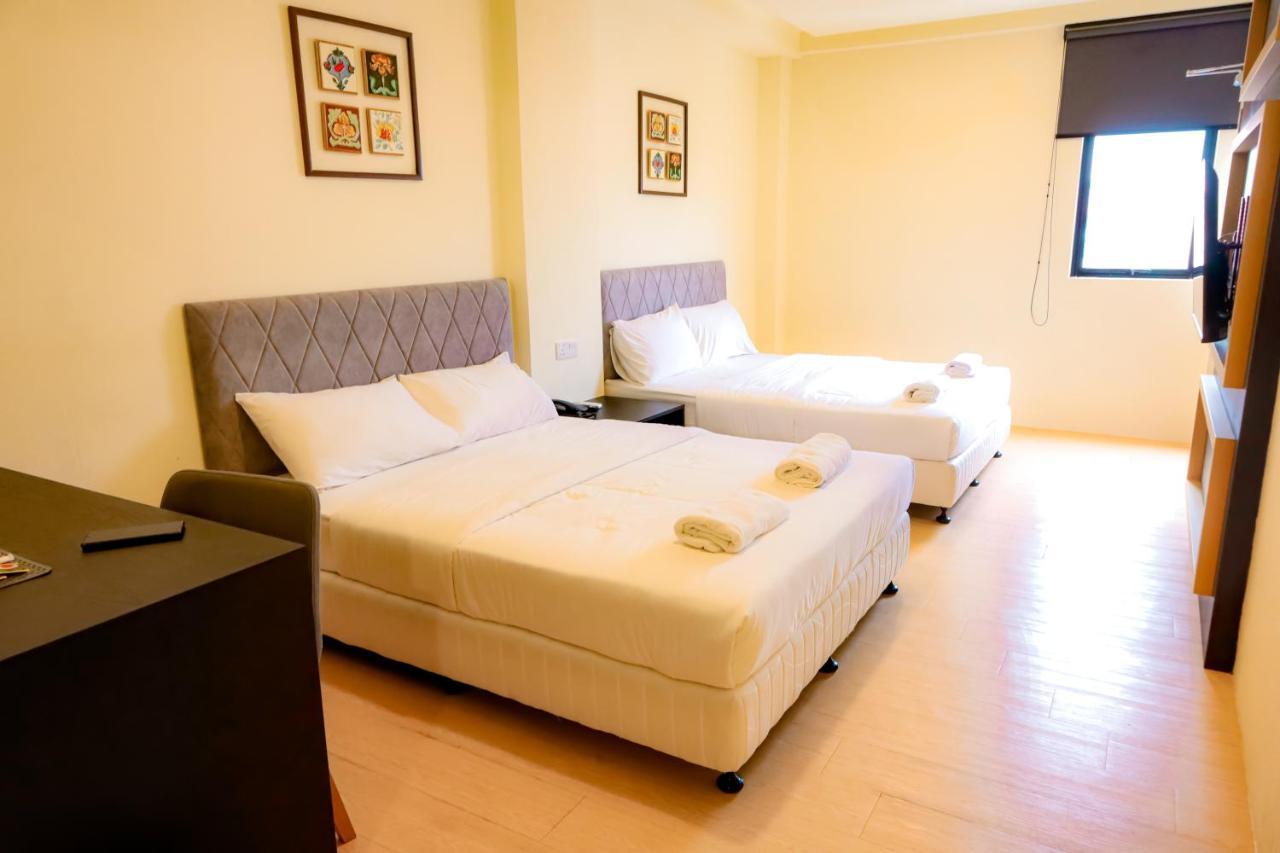 Bishop Hotel George Town Bagian luar foto