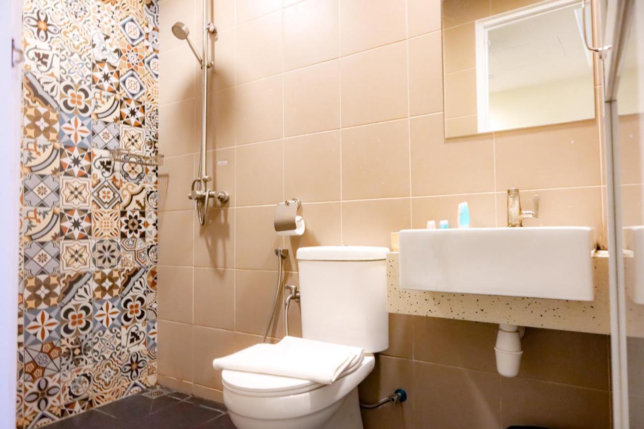 Bishop Hotel George Town Bagian luar foto
