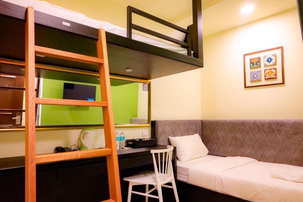 Bishop Hotel George Town Bagian luar foto