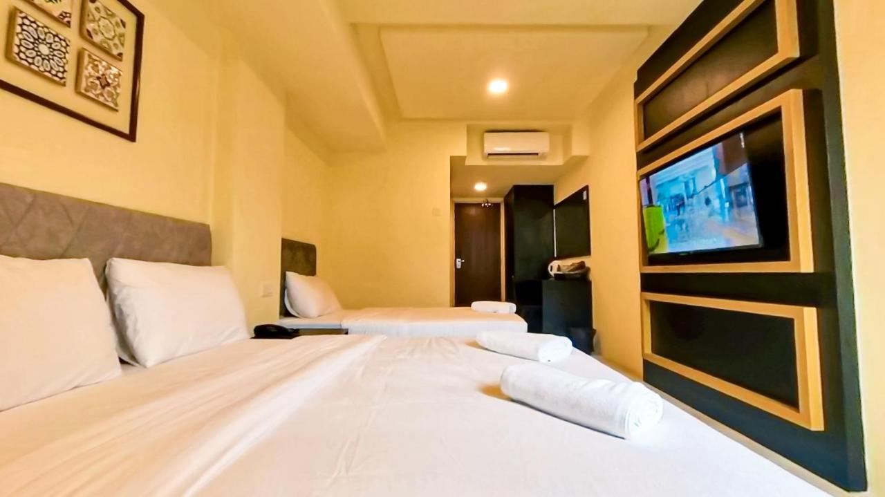 Bishop Hotel George Town Bagian luar foto