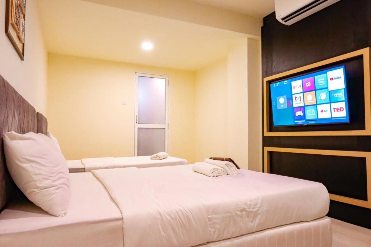 Bishop Hotel George Town Bagian luar foto