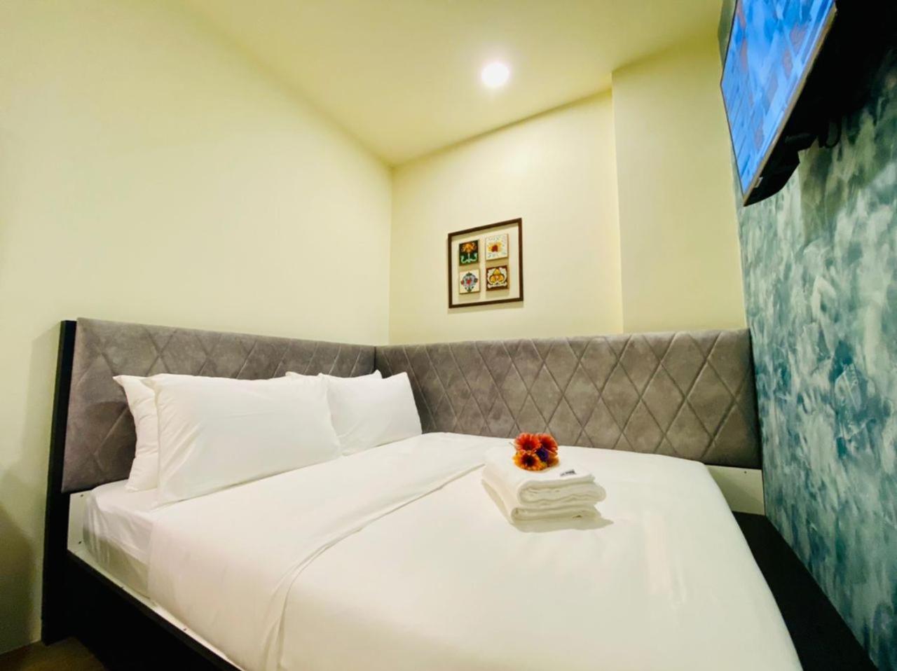 Bishop Hotel George Town Bagian luar foto